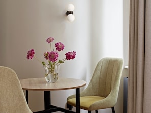 Suite | Hochwertige Bettwaren, Daunenbettdecken, Zimmersafe