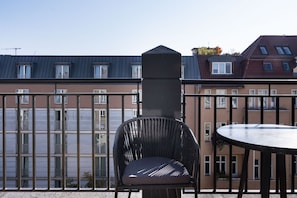 Medium Room with Balcony | Balcony