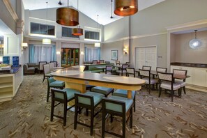 Free buffet breakfast on weekends 