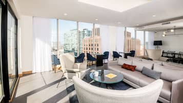 2 bares o lounges
