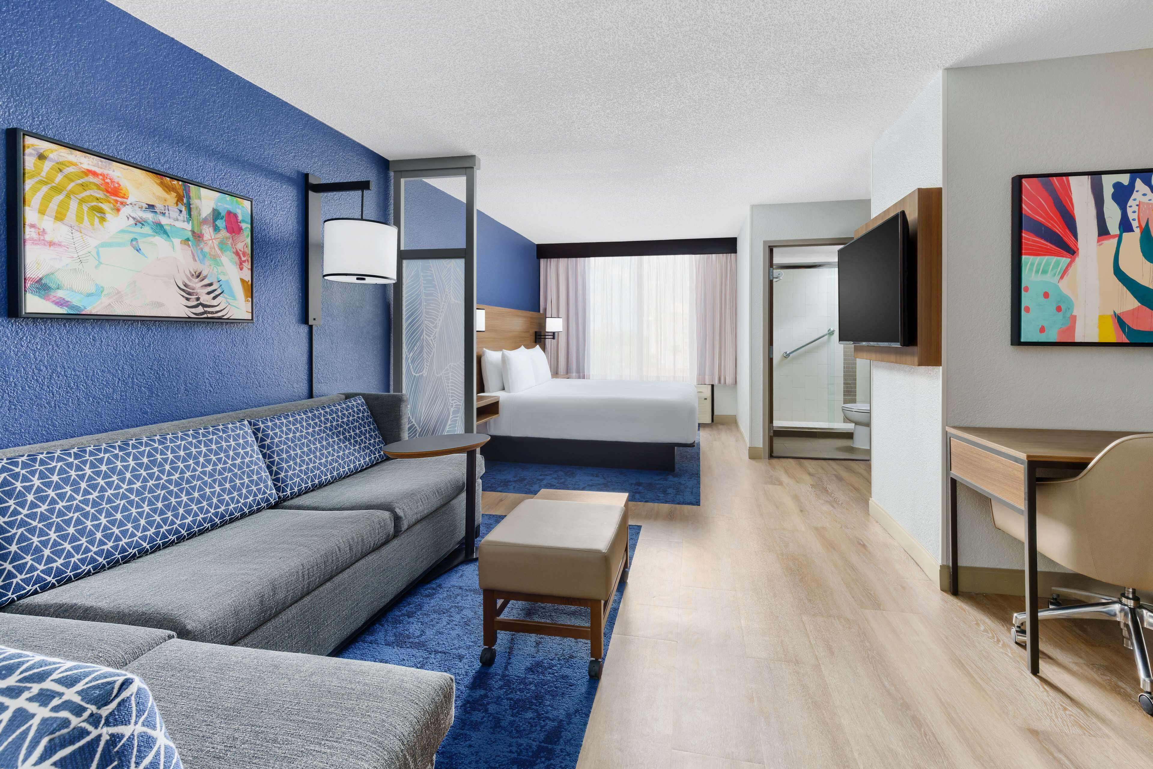 room, 1 king bed | premium bedding, down duvets, pillow-top beds, in-room safe