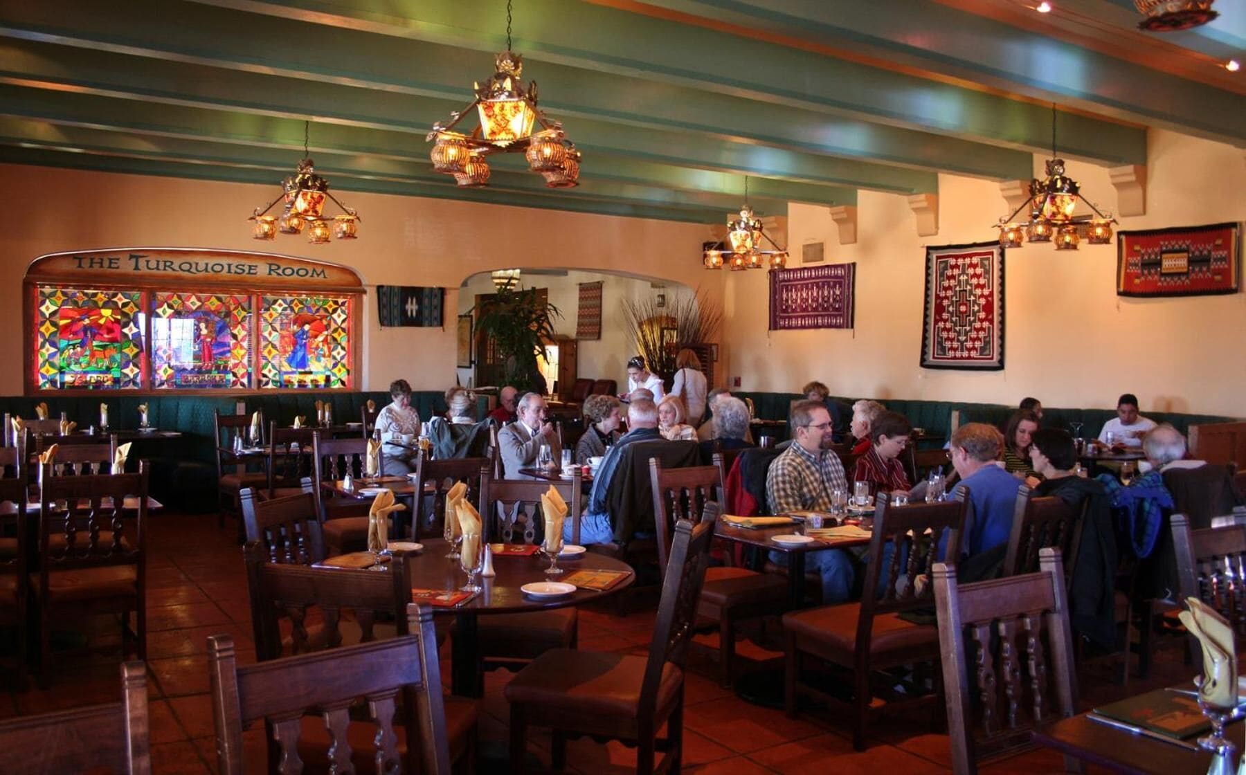 Petit déjeuner, déjeuner et dîner servis sur place