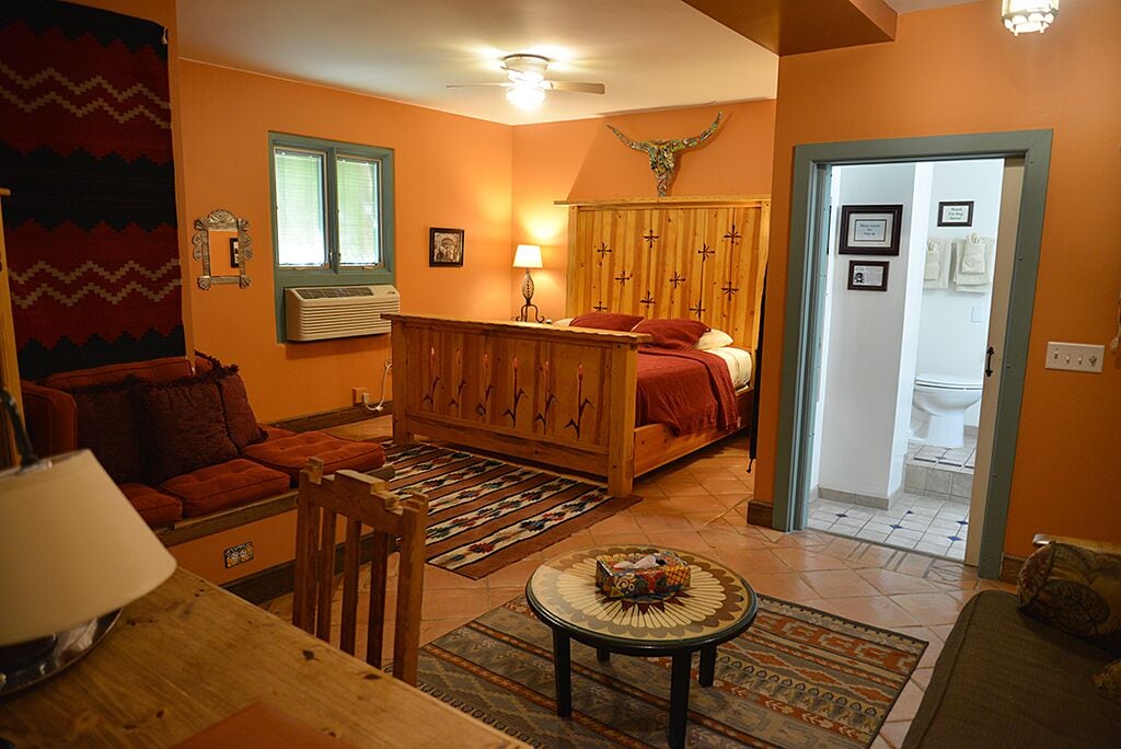 king deluxe whirlpool | desk, iron/ironing board, cots/infant beds, rollaway beds