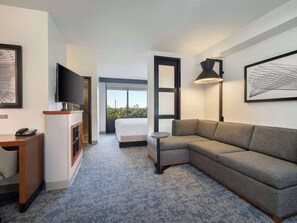 高級寢具、舒適加層、客房內保險箱、書桌