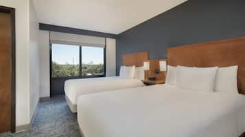 Ropa de cama de alta calidad y colchones con acolchado adicional