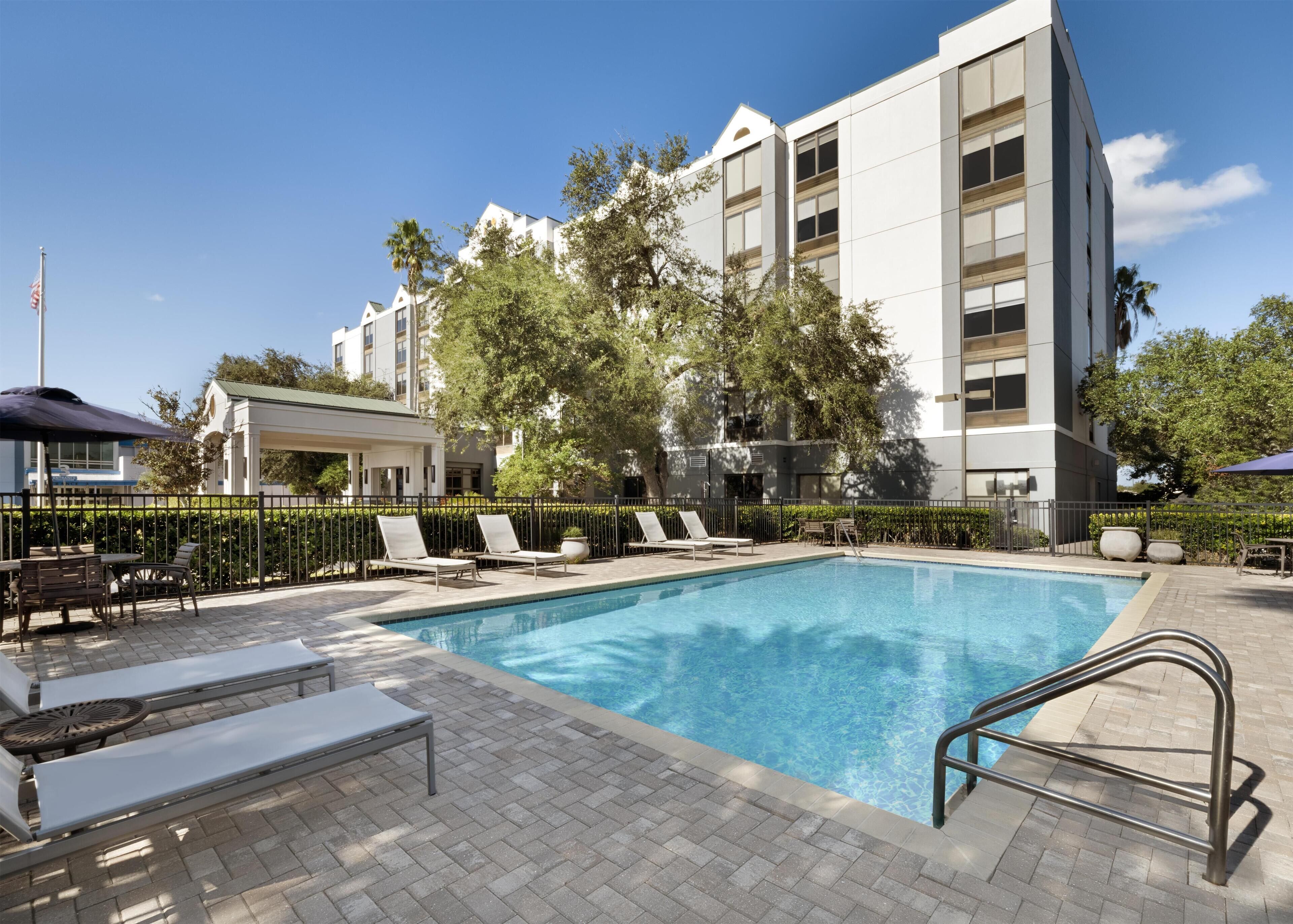 حمّام سباحة خارجي