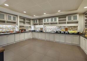 Free daily buffet breakfast - Hyatt Place Lakeland Center (Lakeland)
