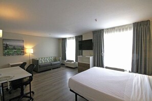 Deluxe Studio, 1 Double Bed with Sofa bed, Accessible, Non Smoking | Desk, laptop workspace, blackout drapes, iron/ironing board