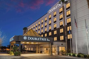 Exterior - DoubleTree by Hilton Las Vegas Airport (Las Vegas)