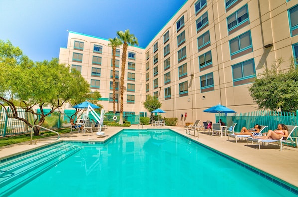 Outdoor pool, pool loungers