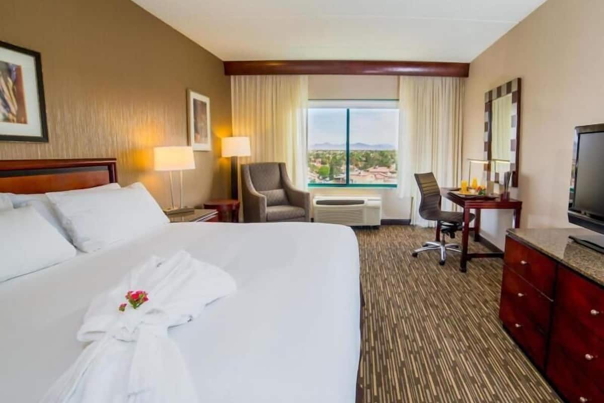 Premium bedding, pillowtop beds, in-room safe, desk