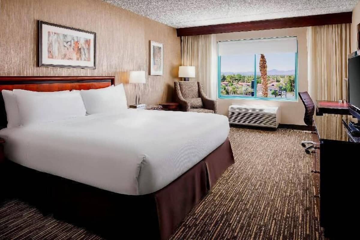 Premium bedding, pillowtop beds, in-room safe, desk