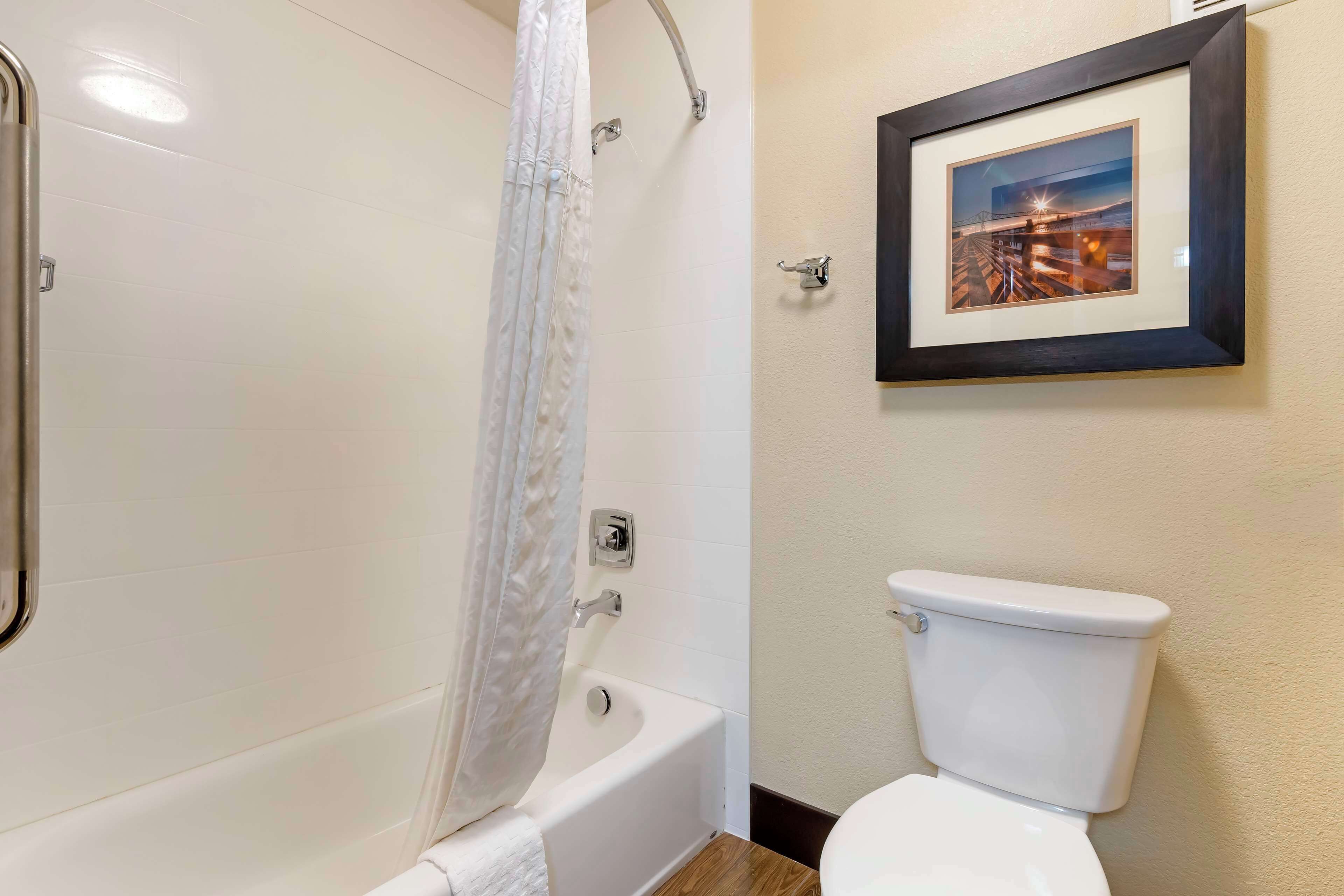 suite, 2 queen beds, non smoking, river view (with sofabed) | bathroom | combined shower/bathtub, free toiletries, hair dryer, towels