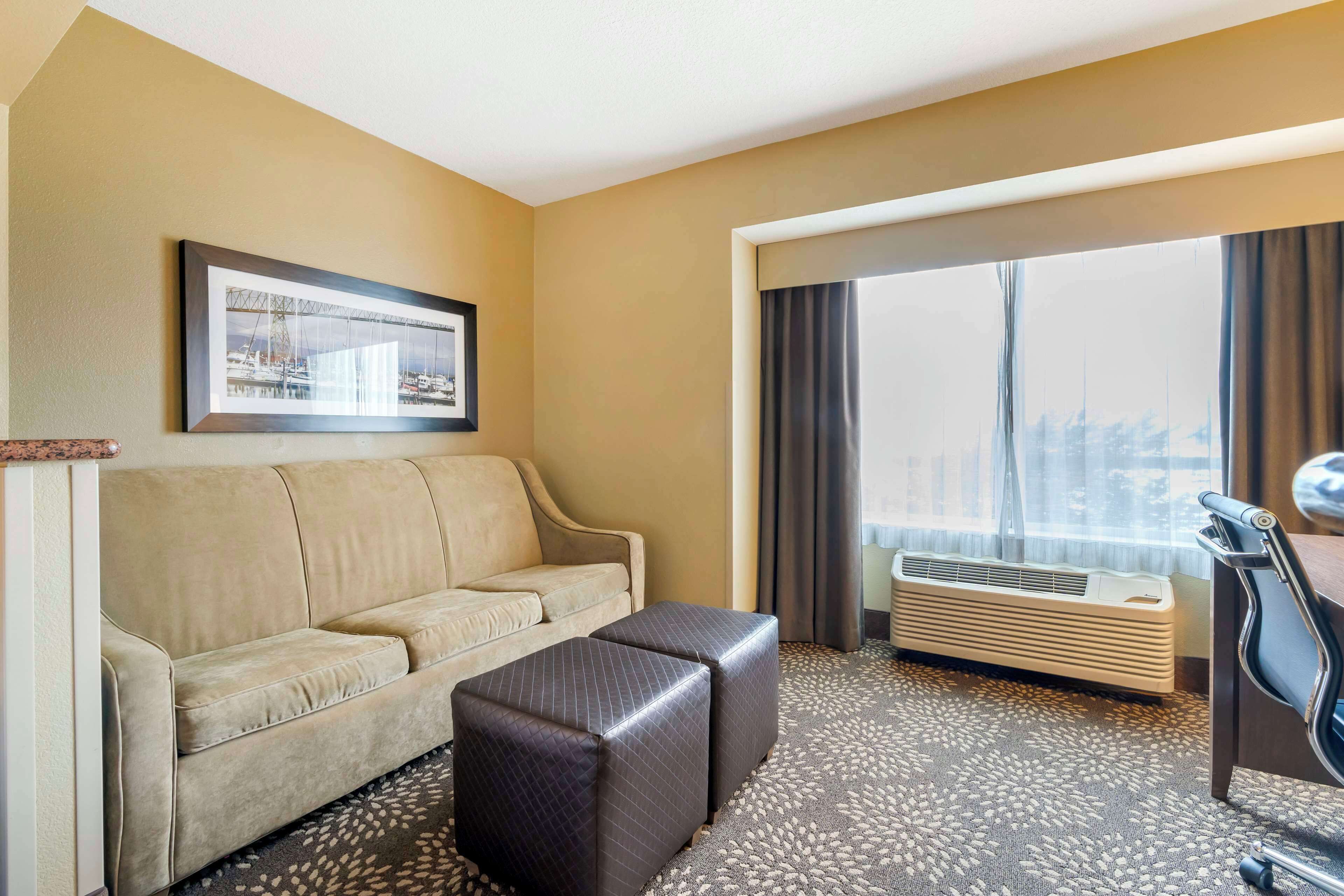 suite, 2 queen beds, non smoking, river view (with sofabed) | 1 bedroom, premium bedding, pillow-top beds, desk