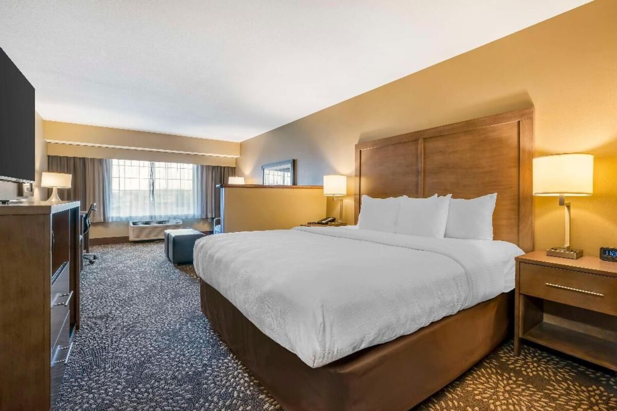 Ropa de cama de alta calidad, camas con pillow-top y escritorio 