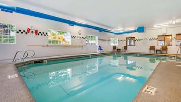 Indoor pool, sun loungers