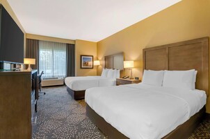 Ropa de cama de alta calidad, colchones con pillow-top y escritorio
