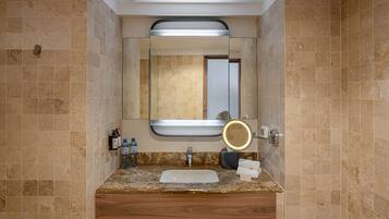 Ropa de cama de alta calidad y minibar