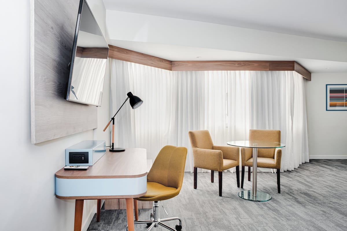 Premium Room, 1 King Bed, Jetted Tub, City View | Premium bedding, minibar, in-room safe, desk