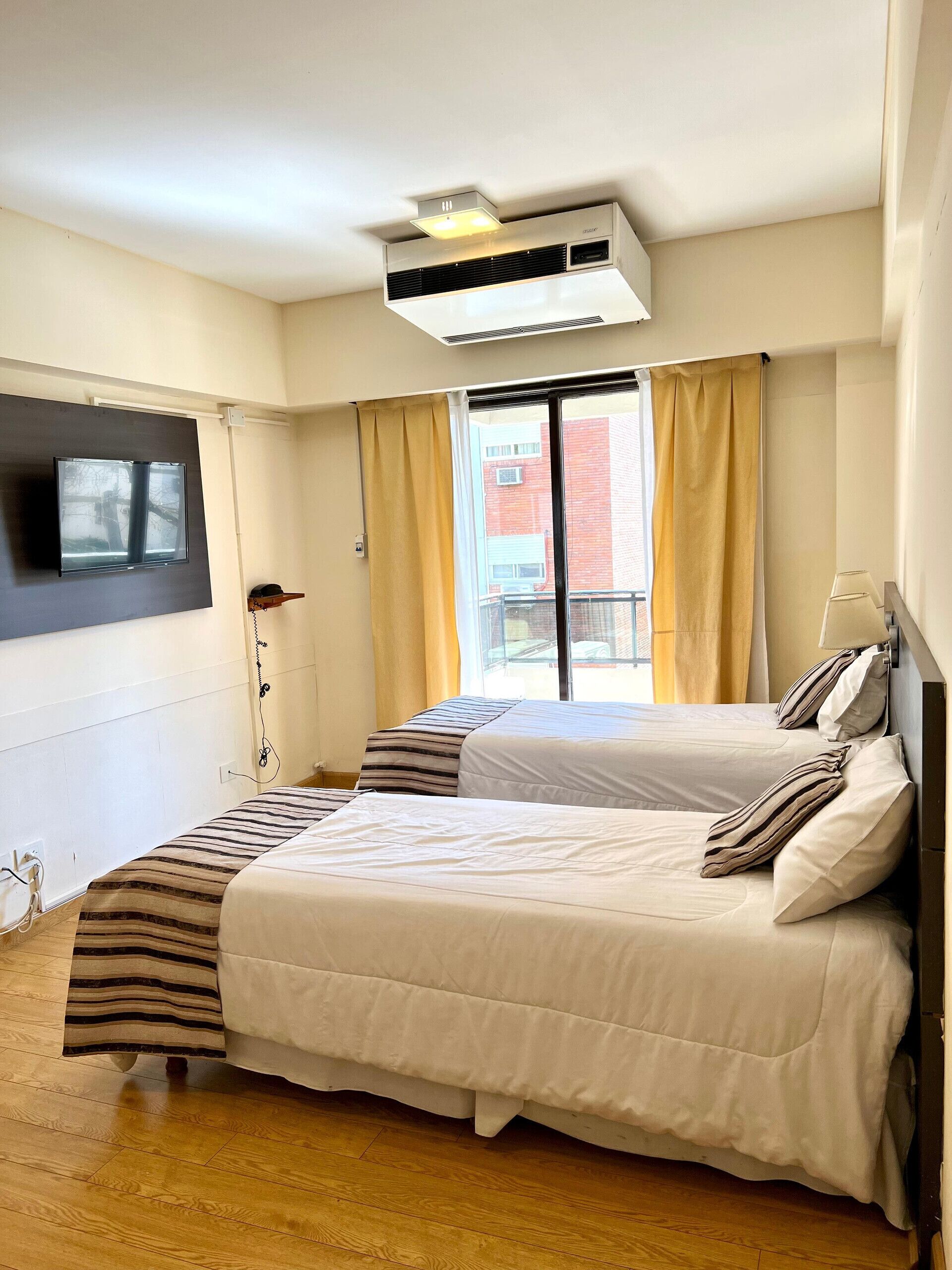 Wifi gratis y ropa de cama 