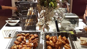 Daily buffet breakfast (EUR 19 per person)