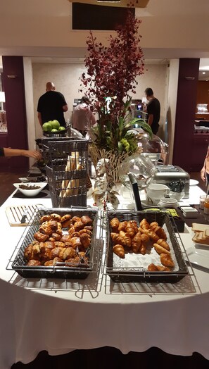 Daily buffet breakfast (EUR 19 per person)