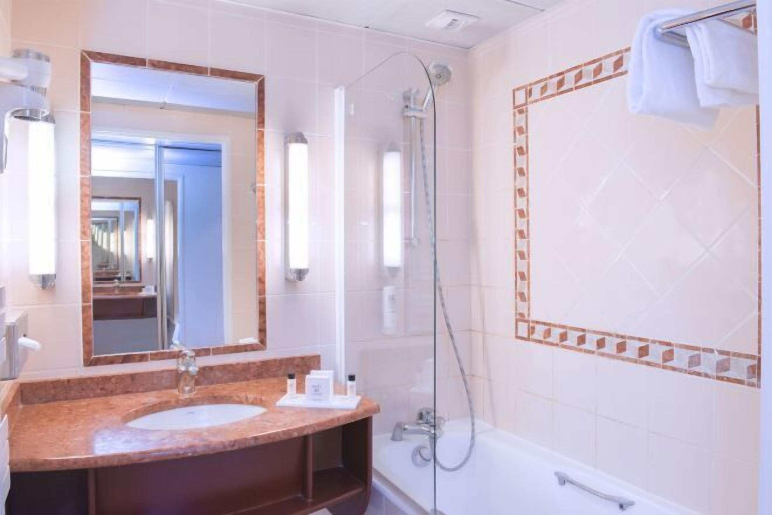 욕실 | 욕조, 헤어드라이어, 타월