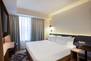 Room, 1 King Bed | Hypo-allergenic bedding, in-room safe, desk, soundproofing