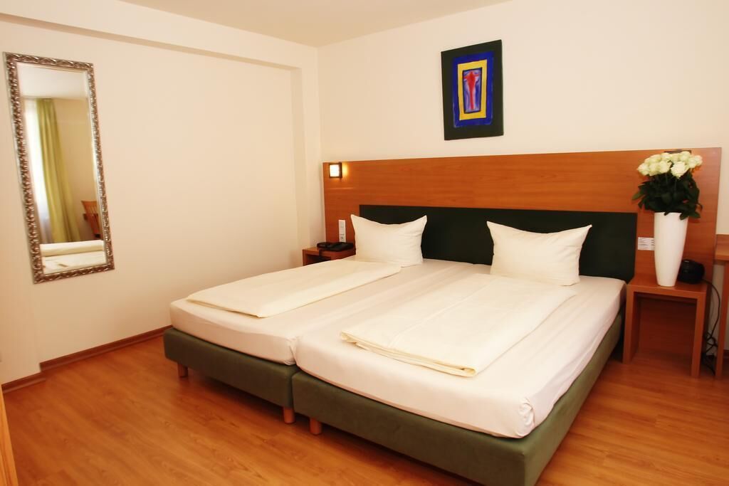 Minibar, in-room safe, desk, free WiFi