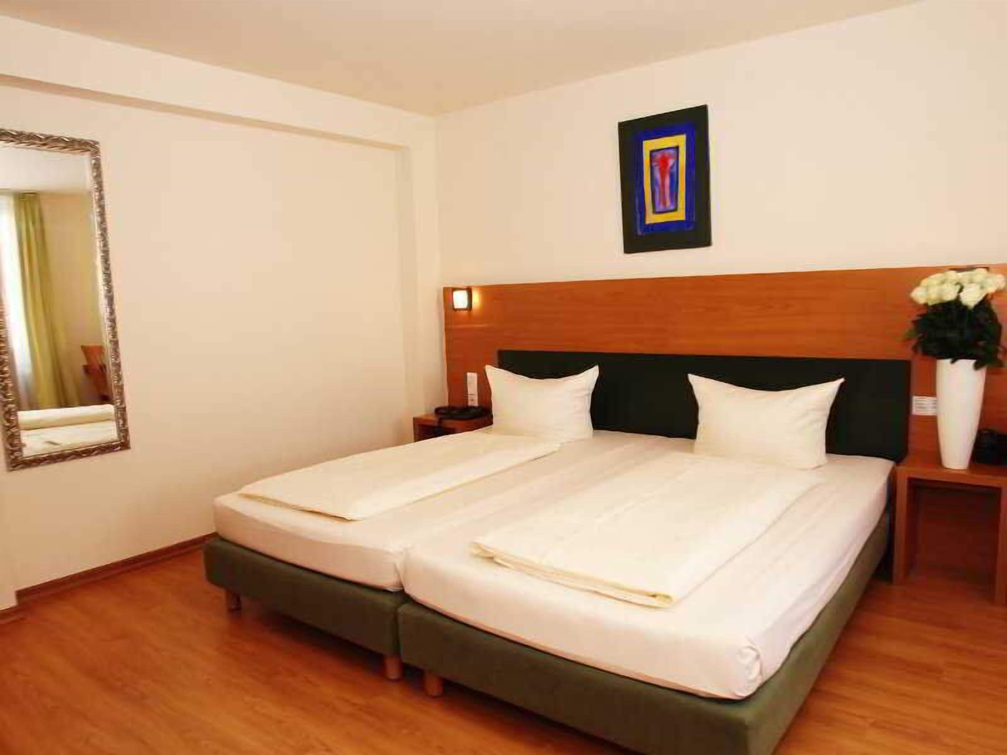 Minibar, in-room safe, desk, free WiFi