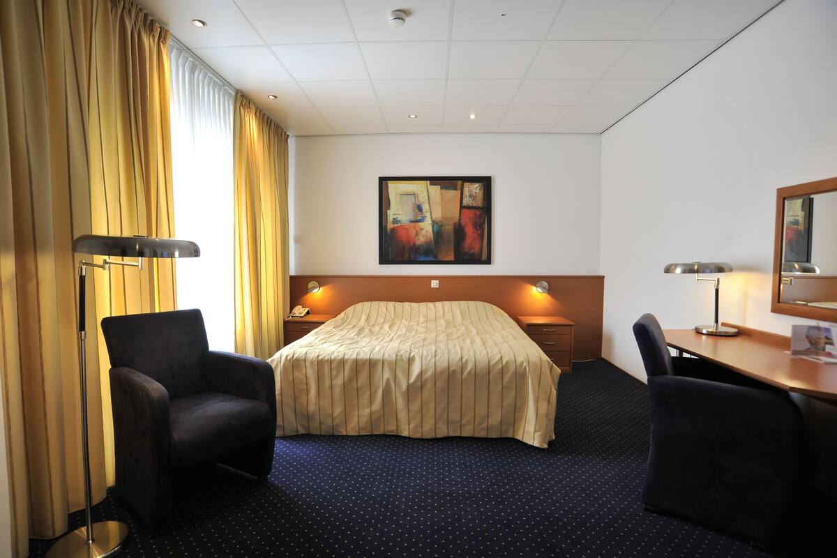Minibar, in-room safe, desk, iron/ironing board (on request)