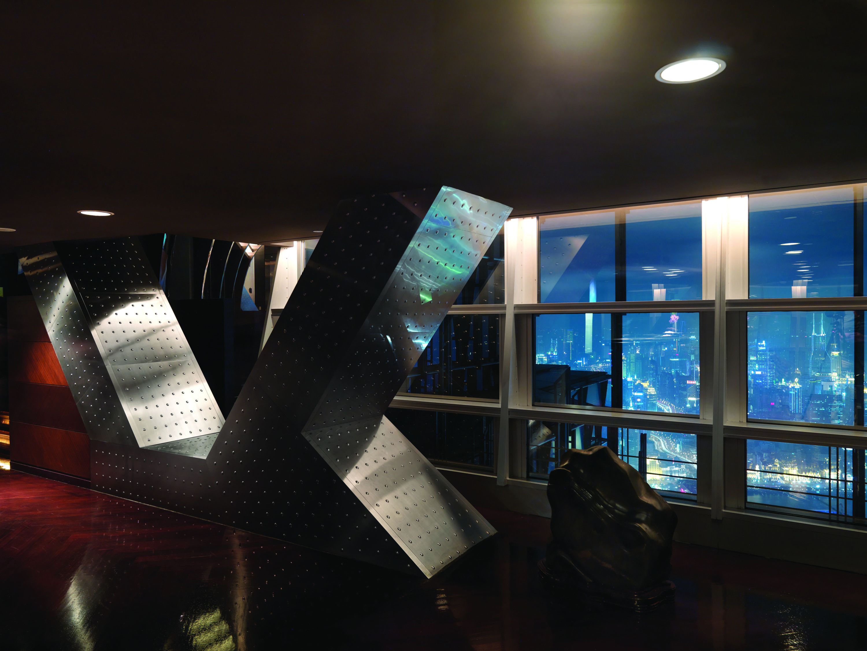 serves lunch and dinner