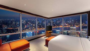 Club Room, 1 King Bed, River View (Deluxe)