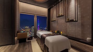 Indoor spa tub