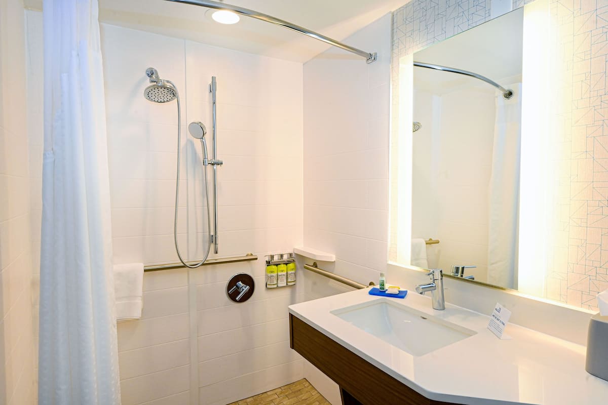 Standard Room, 2 Queen Beds, Accessible (Mobility, Accessible Tub)