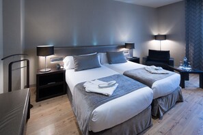 Minibar, in-room safe, desk, soundproofing - Catalonia Portal de l'Angel (Barcelona)