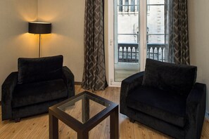 Minibar, in-room safe, desk, soundproofing - Catalonia Portal de l'Angel (Barcelona)