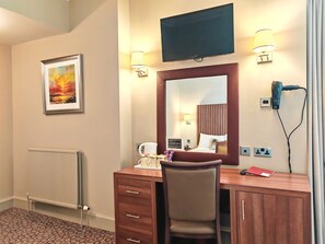 Triple Room | Desk, iron/ironing board, free WiFi, bed sheets - The Frederick House Hotel (Edinburgh)