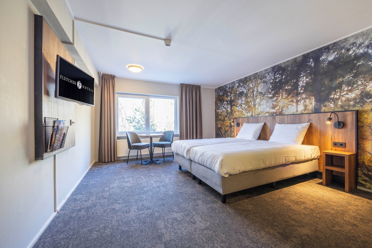 Comfort Double Room | In-room safe, iron/ironing board, cribs/infant beds, rollaway beds