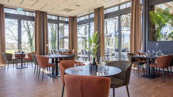 Daily buffet breakfast (EUR 17.50 per person)