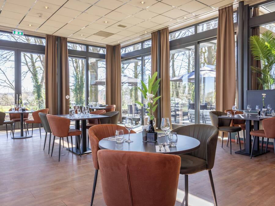 Daily buffet breakfast (EUR 17.50 per person)