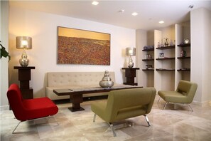 Lobby sitting area - Madison Hotel (Istanbul)