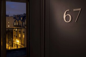 Business Single Room | Business center - Hotel Pavillon Monceau (Paris)