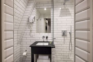 Single Room | Bathroom | Hair dryer, towels - Hotel Pavillon Monceau by Happy Culture (Paris)