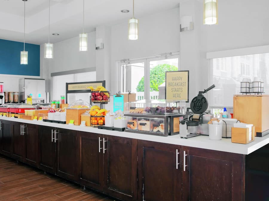 Café da manhã continental grátis todos os dias