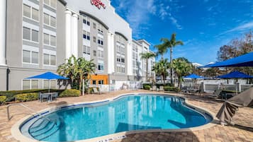Outdoor pool, pool loungers