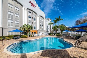 Outdoor pool, pool loungers