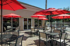 Terrace/patio - Hampton Inn Orlando/Lake Buena Vista (Orlando)