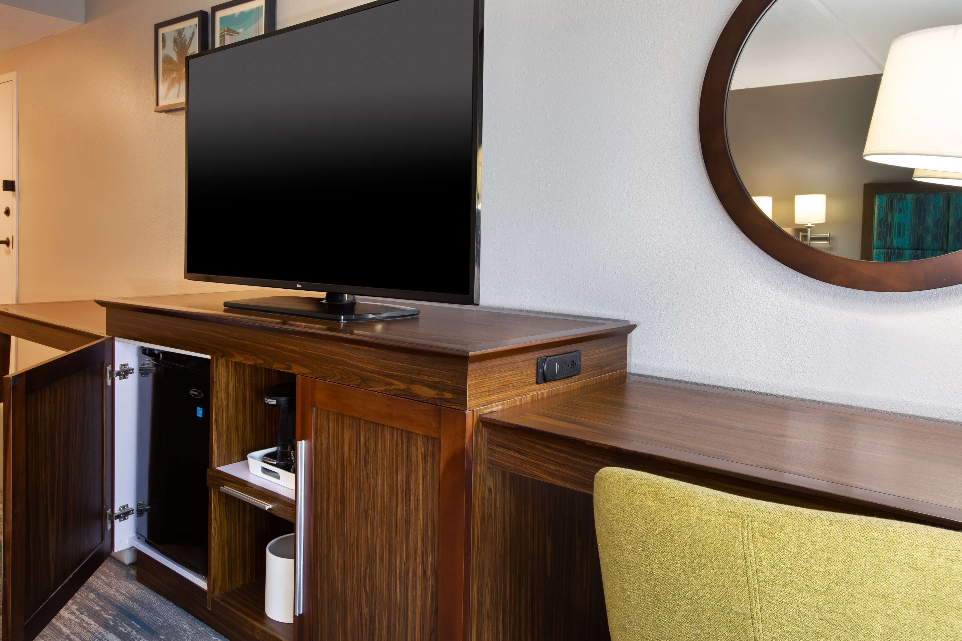 1 bedroom, premium bedding, desk, blackout curtains