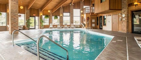 Indoor pool, sun loungers